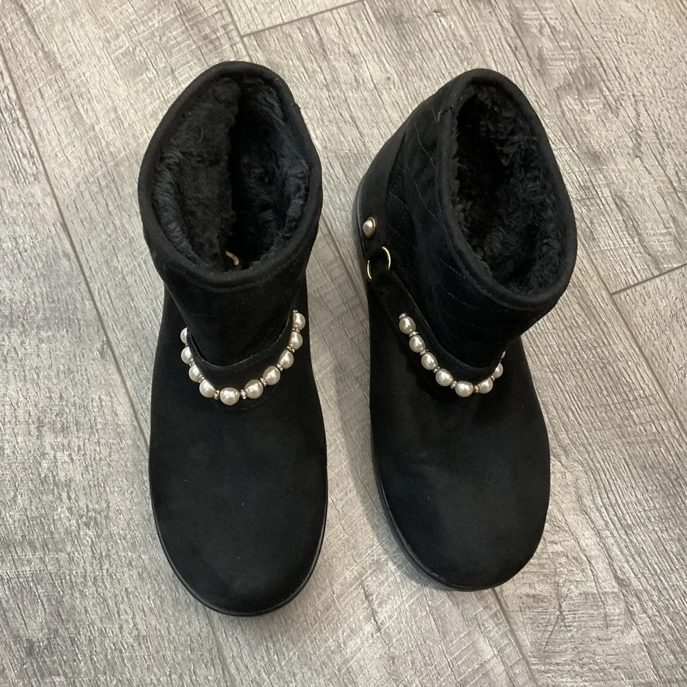 UNISA Black Faux Suede Fur Ankle Boots Pearls Embellished Women's Size 9.5M